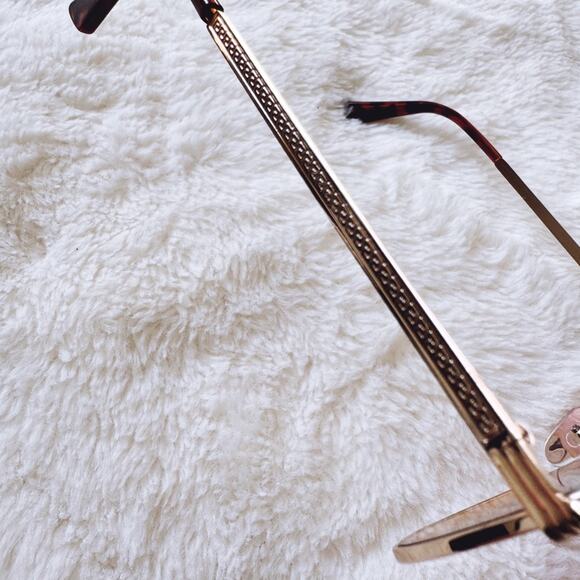 Doug Brown W/ Gold Rim Aviator Sunglasses - Picture 7 of 12